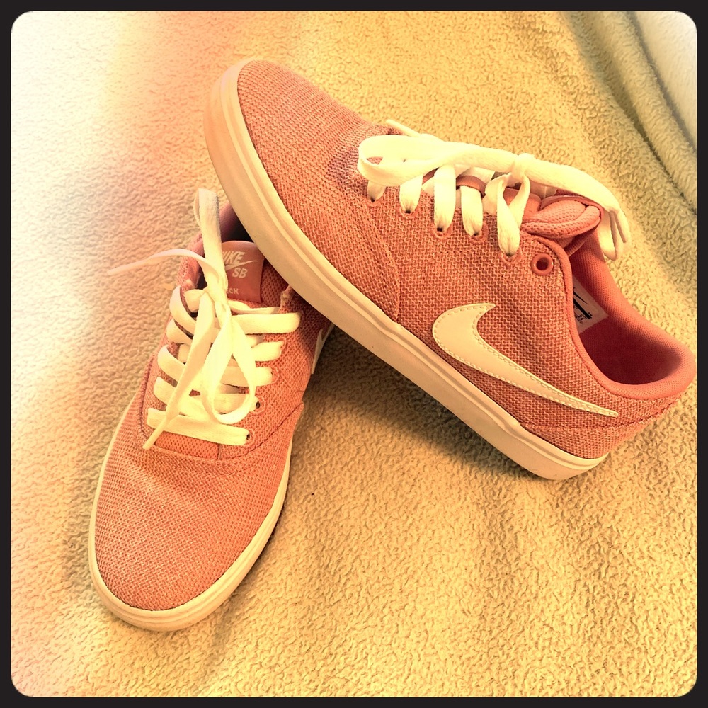 Nike shoes in pink.